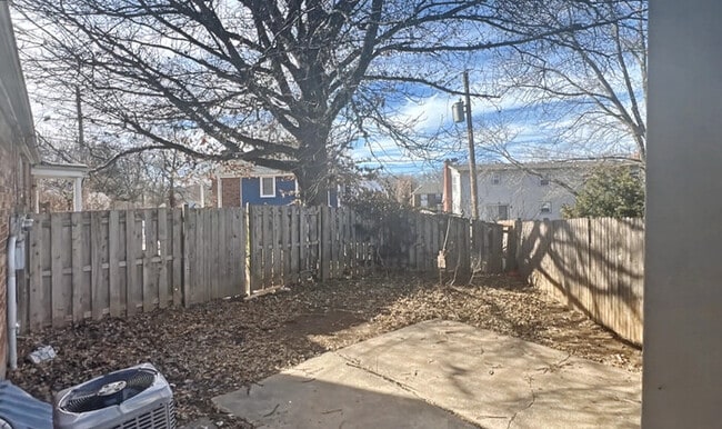 Building Photo - 2356 S Crysler Ave