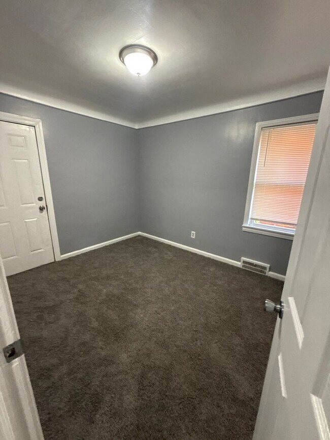 Building Photo - 3 Bedroom Home In Detroit