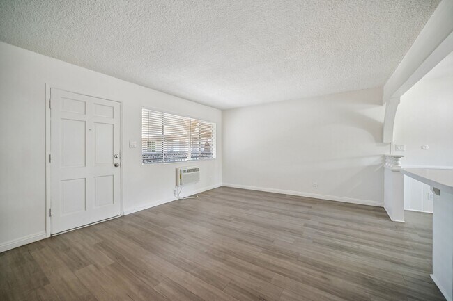 Entry - Winnetka Gardens Apartments
