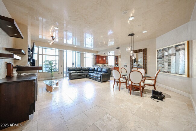Building Photo - 2211 E Camelback Rd