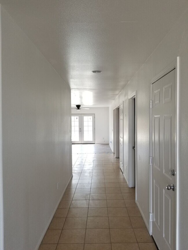 Building Photo - 1273 Court Ave