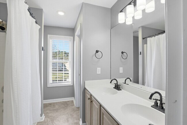 Building Photo - Bright and Airy Three Bedroom Home in Lake Linden! *MOVE IN SPECIAL AVAILABLE*