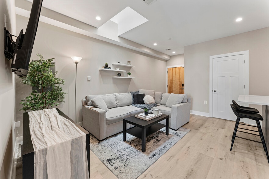 Building Photo - 818 Kennedy St NW