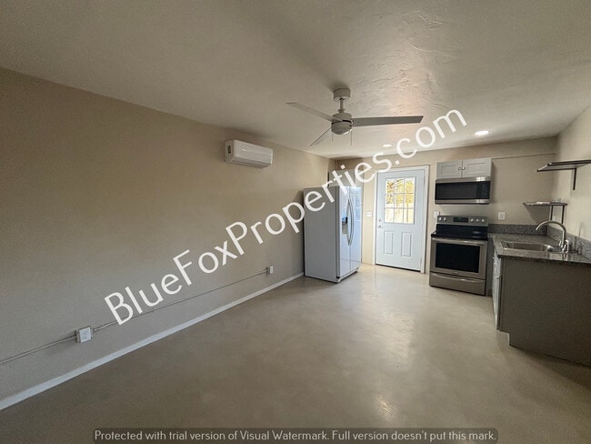 Building Photo - 2641 N Fontana Ave