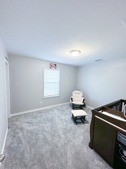 Building Photo - 10111 Hickory Crk