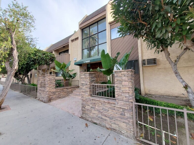 Primary Photo - 17900 Sherman Way