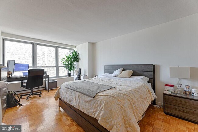 Building Photo - 224 W Rittenhouse Square