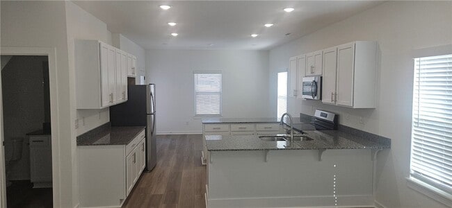 Building Photo - 1378 W Mt Comfort Rd