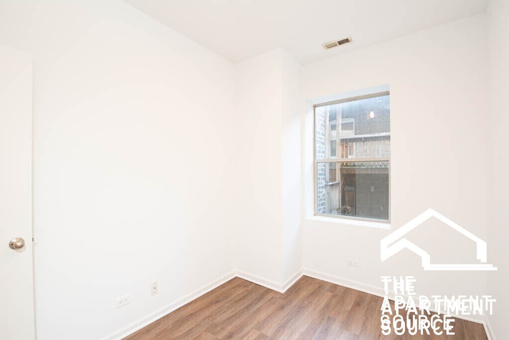 Building Photo - 5054 N Winthrop Ave