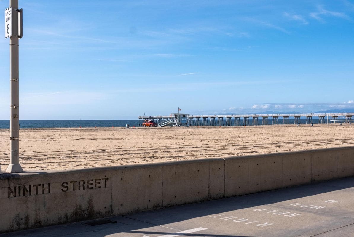 Building Photo - 58 10th Ct