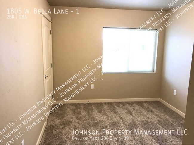 Building Photo - 1805 W Bella Ln