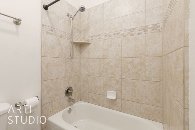 Building Photo - 4 Bedroom. 2/5 Bathroom Home in Meadow Val...