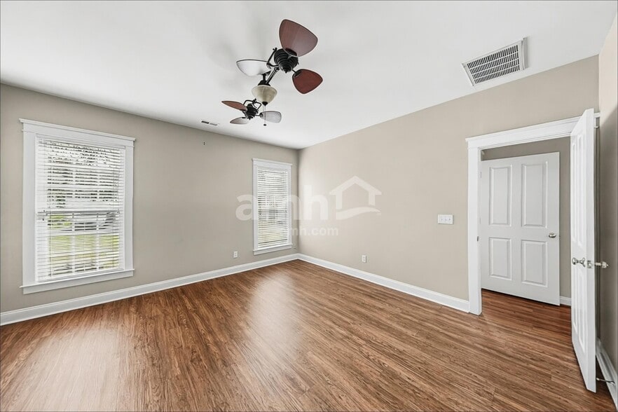 Building Photo - 13640 Swinton Rd