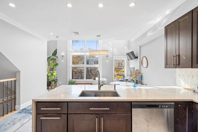 Building Photo - 94 Leonard St