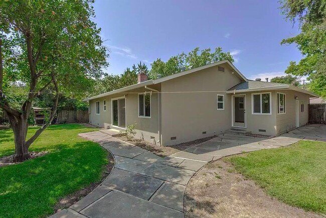 Building Photo - Fantastic 3 Bed 2 Bath Home Available Now!