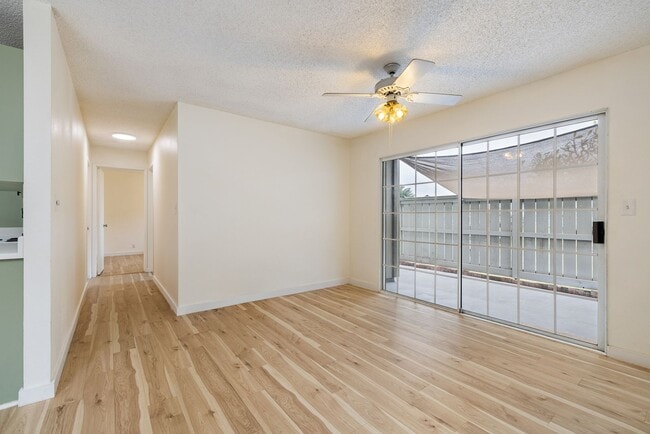 Building Photo - Pet Friendly - 2 bed /1 bath covered parki...