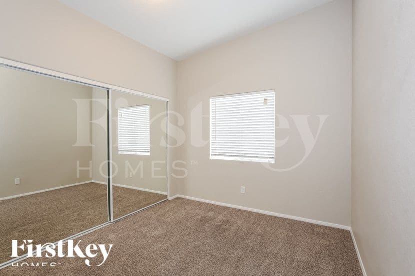 Building Photo - 5227 Southern Cypress Ct