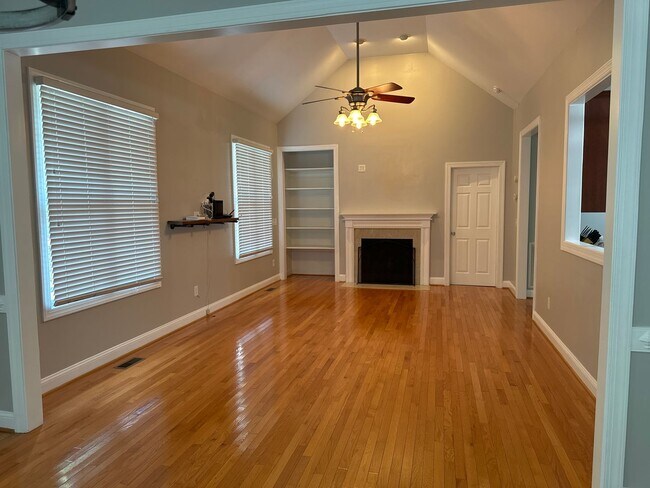 Building Photo - CAROLINA LAKES