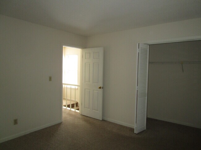 Building Photo - 690 Archdale Dr