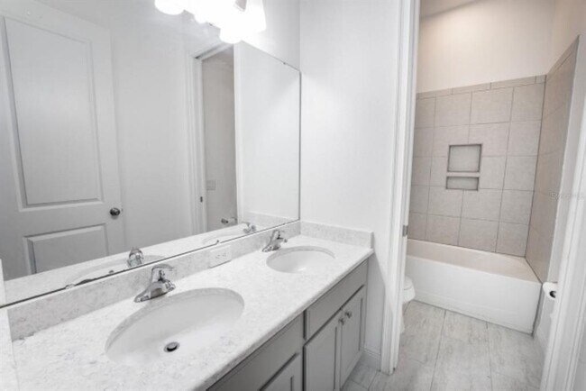 Building Photo - 913 Buckhurst Dr