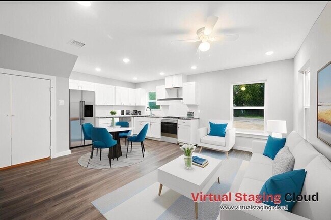 Building Photo - 8215 Crestview Dr