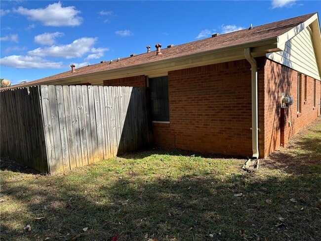 Building Photo - 2599 Shore Wood Ct NE