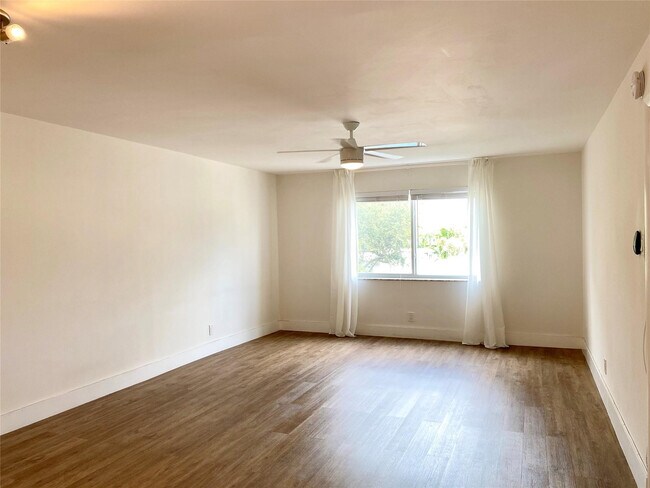 Building Photo - 619 Orton Ave