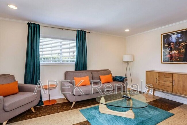 Building Photo - 2415 E Finley Rd