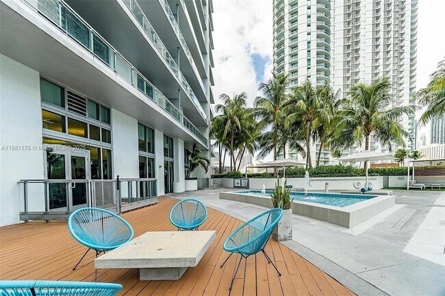 Building Photo - 90 SW 3rd St