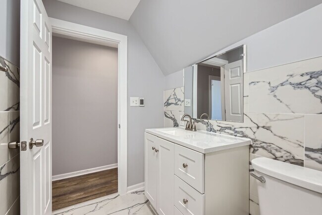 Building Photo - 3147 N Spaulding Ave