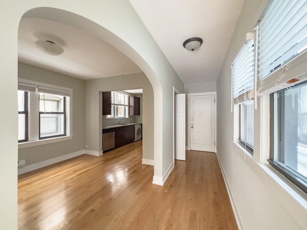 Building Photo - 814 Elm St