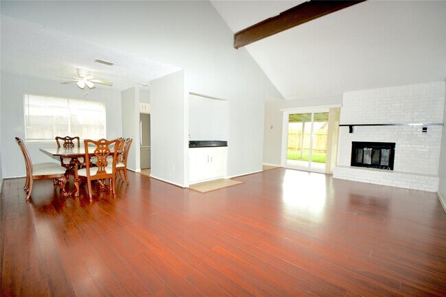 Building Photo - 2331 Stillmeadow Dr