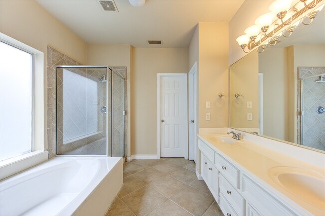 Building Photo - 6018 Royal Hollow Ln