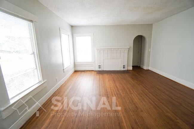Building Photo - 1906 15th Ct N