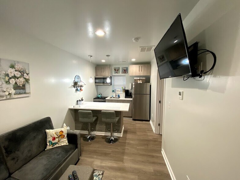 Well Appointed Kitchen - 412 E Nunnally St