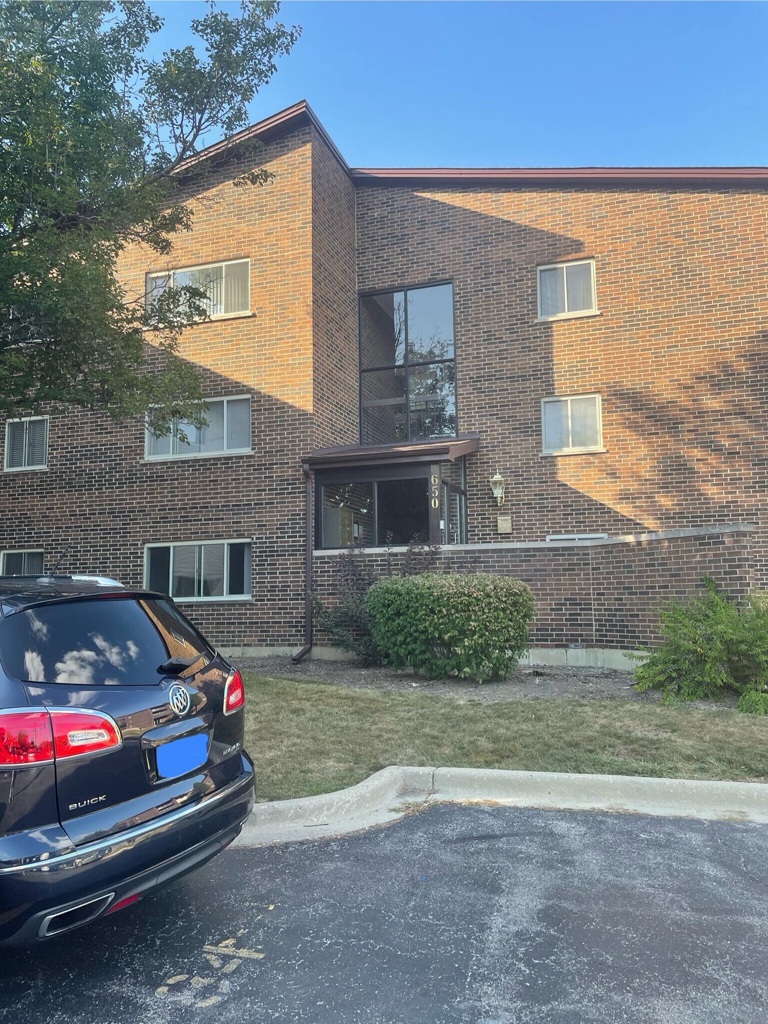 Back of building - 650 Perrie Dr