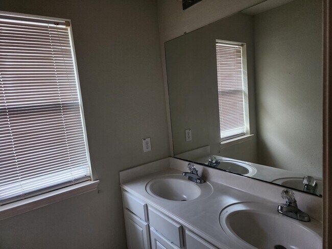 Building Photo - 5518 Morgan Park Ln
