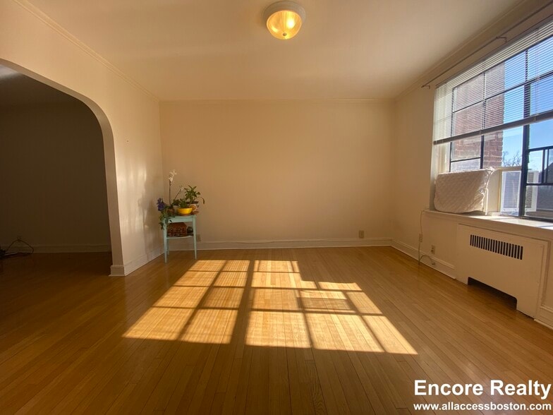 Building Photo - 105 Longwood Ave