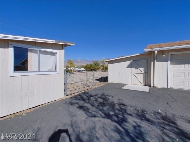 Building Photo - 630 E Simkins Rd