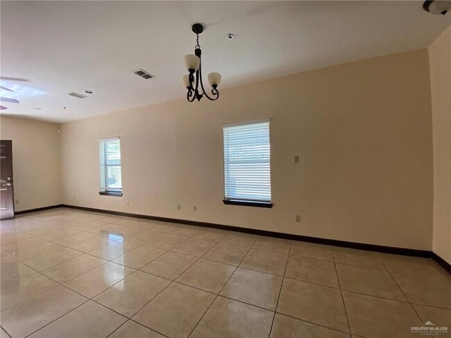 Building Photo - 1205 E Daffodil Ave