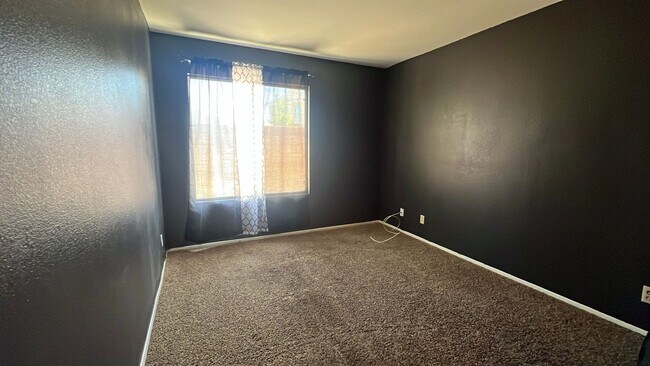 Building Photo - East Palmdale Home