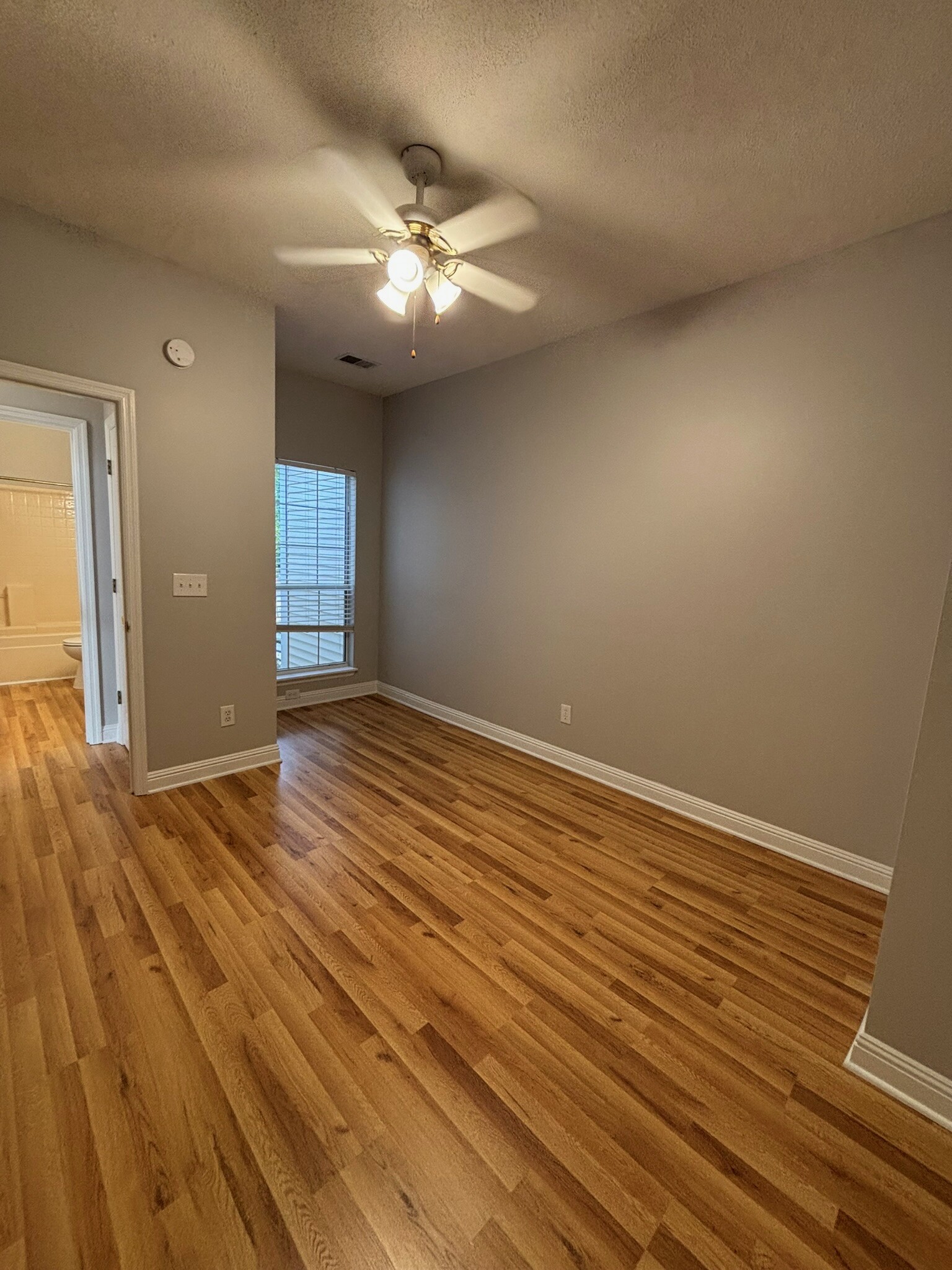Building Photo - 1715 Crystal Lake Dr