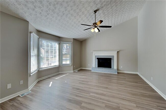 Building Photo - 360 Austin Dr