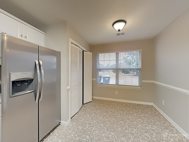 Building Photo - 300 Willow Forks Ct