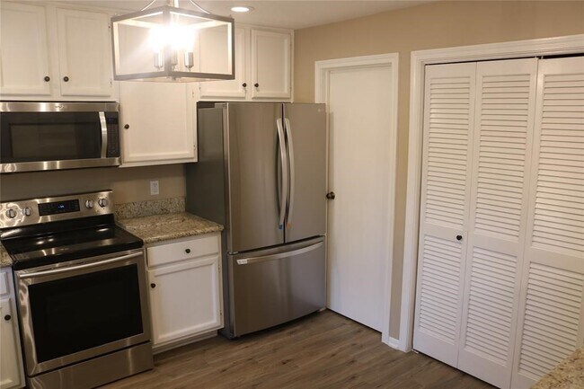 Building Photo - 11711 Memorial Dr