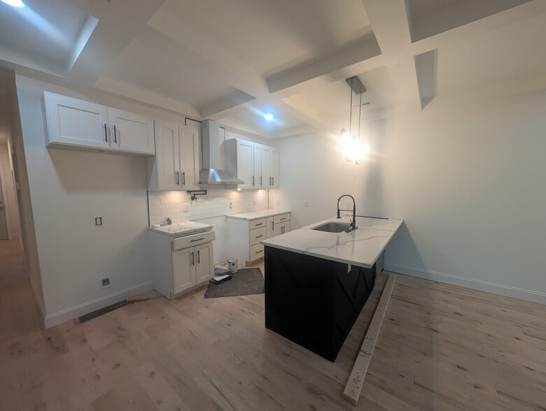 Building Photo - Room in House on Dixon Cir