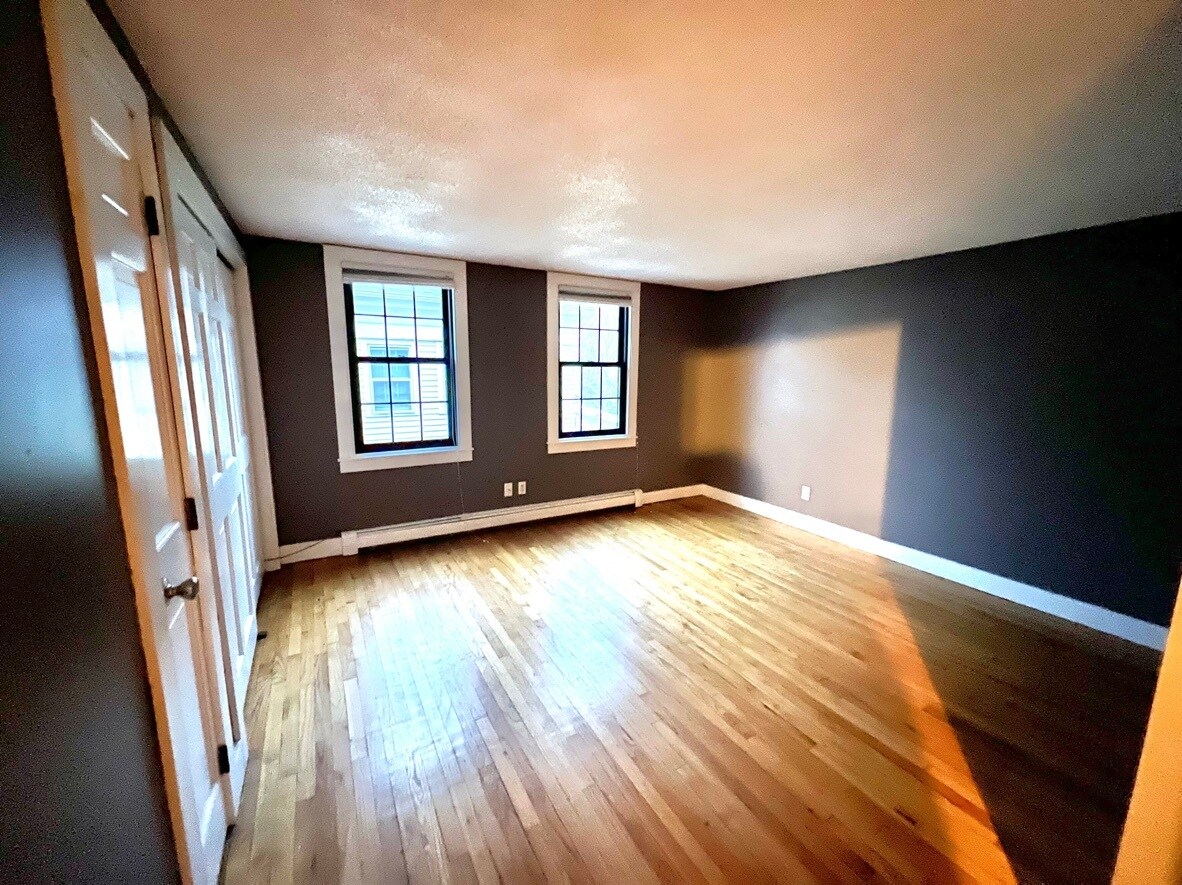 Building Photo - 11 Starr St