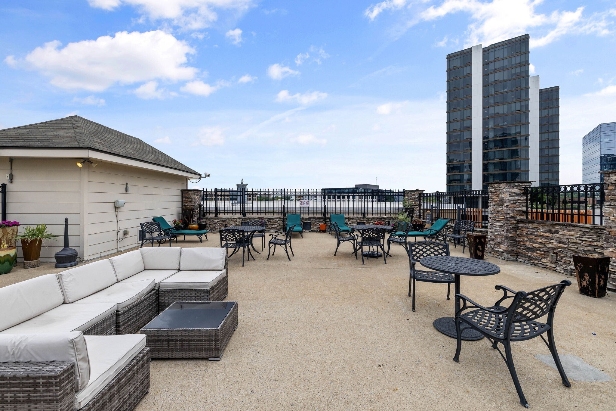 Roof top deck - 1803 Broadway