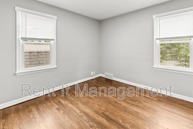 Building Photo - 4841 Pierce St.