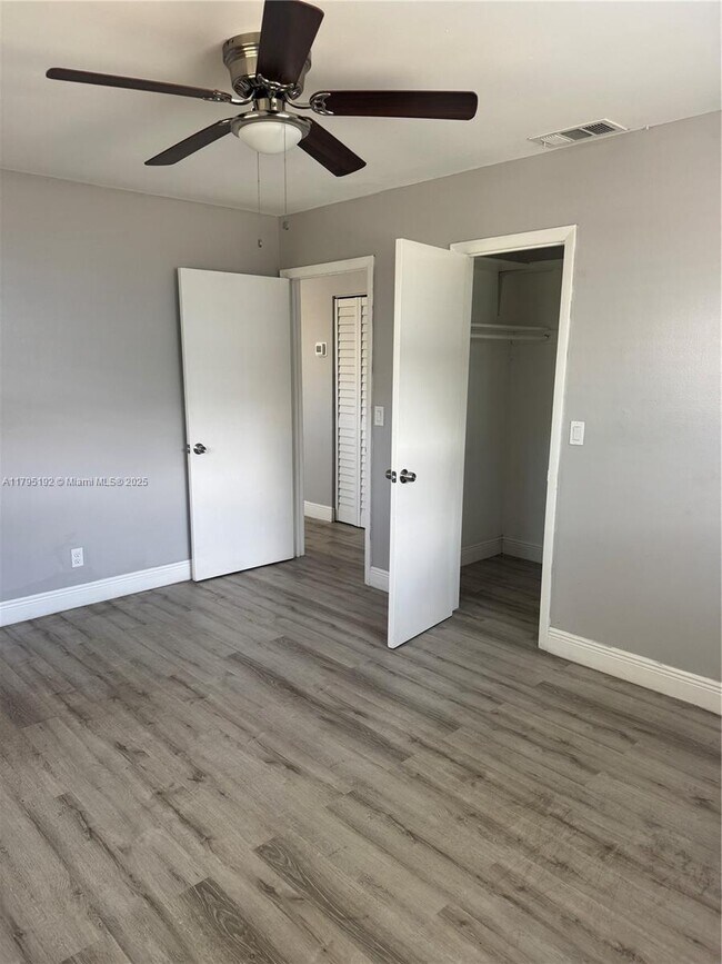Building Photo - 2 bedroom in Hallandale FL 33009